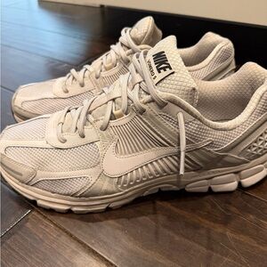 Nike men’s vomero 6 white